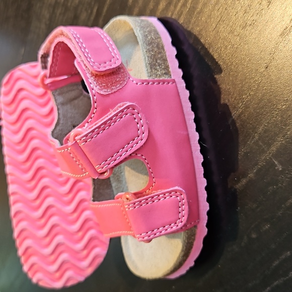 *PM Editor's Pick* AS NEW infant size 6 M&S pink velcro sandals, summer shoes - Picture 6 of 12